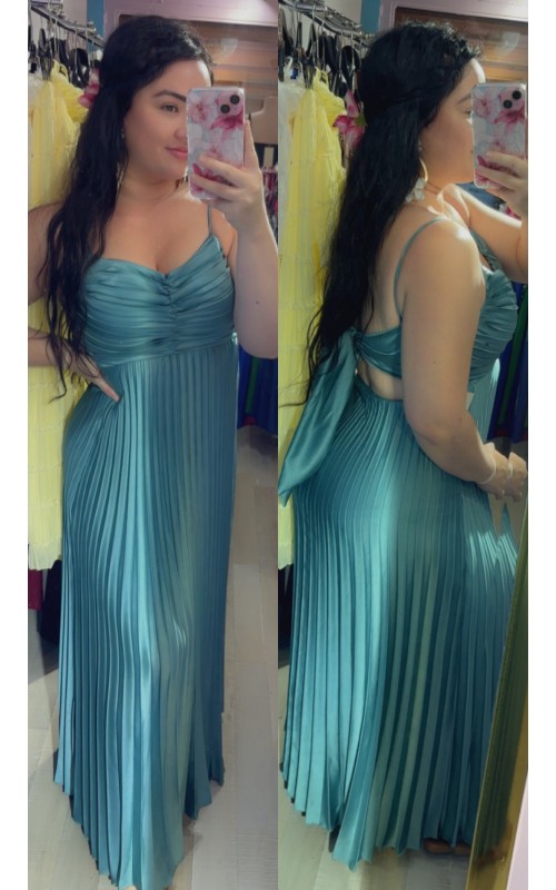 Robe longue satinée plissée dos ouvert