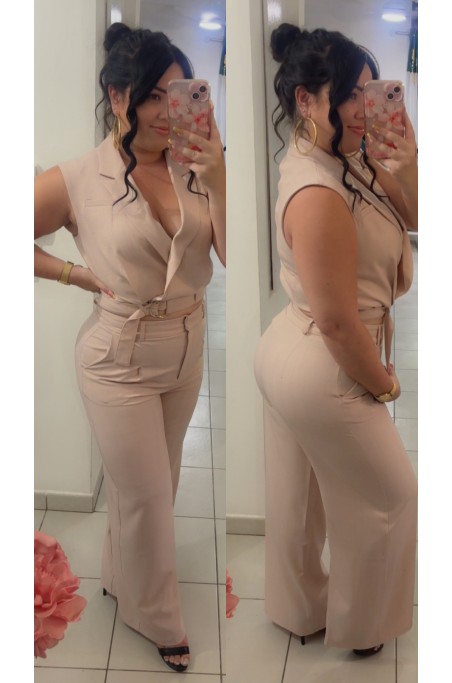 Ensemble tailleur avec boucle dorée