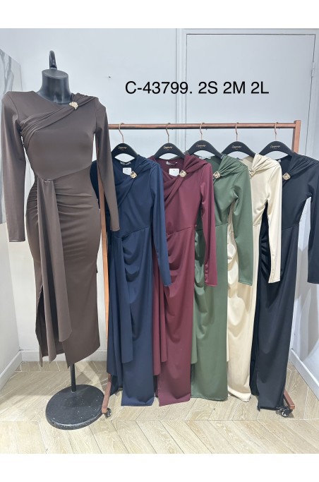 Robe manche longue avec traîne