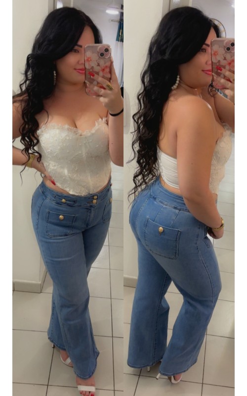 Jeans large bouton doré