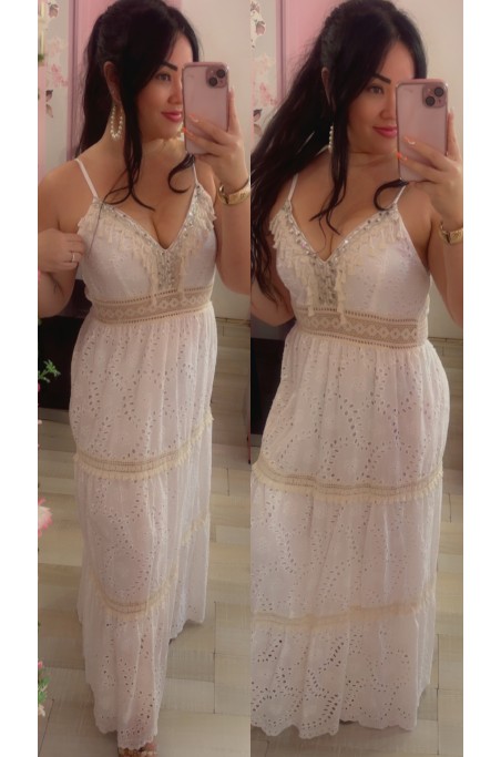Robe bohème broderie anglaise détail perles et pompons