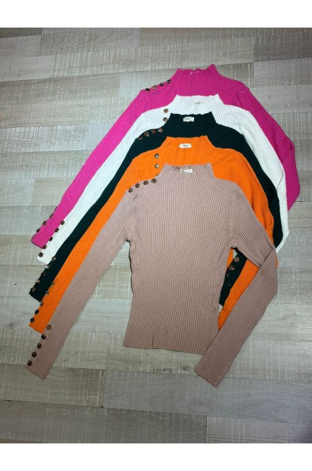 Top pull col roulé détail boutons dorés